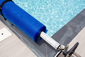 Pool,cover,blue,bubble,solar,equipment,to,hot,water